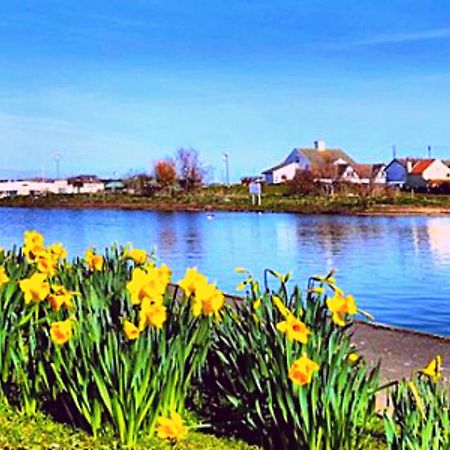 Romantic Lakeside Cottage By The Beach! With Super Cosy Log Burner! The Perfect Escape To Your Home From Home By The Sea! So Relaxing - You Won'T Want To Leave! Pet Friendly! Mablethorpe Eksteriør billede