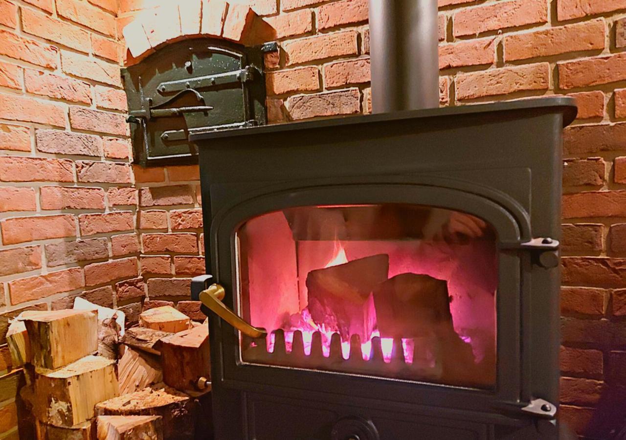 Romantic Lakeside Cottage By The Beach! With Super Cosy Log Burner! The Perfect Escape To Your Home From Home By The Sea! So Relaxing - You Won'T Want To Leave! Pet Friendly! Mablethorpe Eksteriør billede