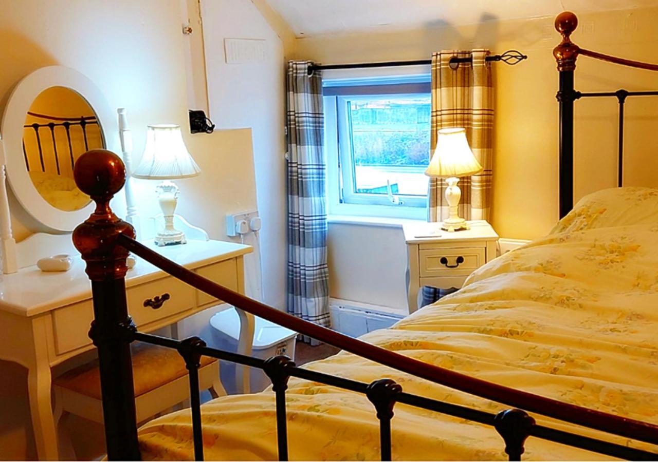 Romantic Lakeside Cottage By The Beach! With Super Cosy Log Burner! The Perfect Escape To Your Home From Home By The Sea! So Relaxing - You Won'T Want To Leave! Pet Friendly! Mablethorpe Eksteriør billede