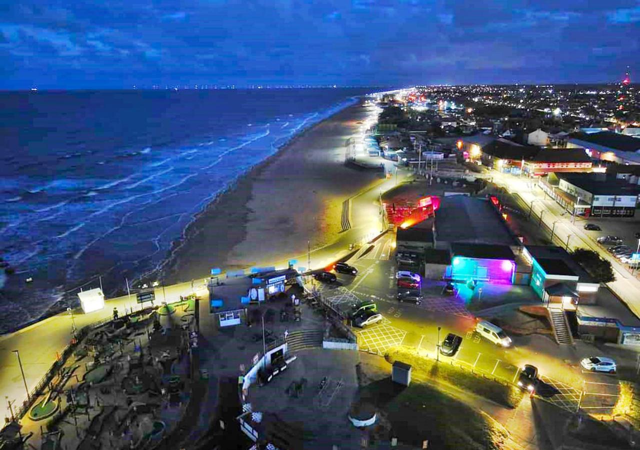 Romantic Lakeside Cottage By The Beach! With Super Cosy Log Burner! The Perfect Escape To Your Home From Home By The Sea! So Relaxing - You Won'T Want To Leave! Pet Friendly! Mablethorpe Eksteriør billede