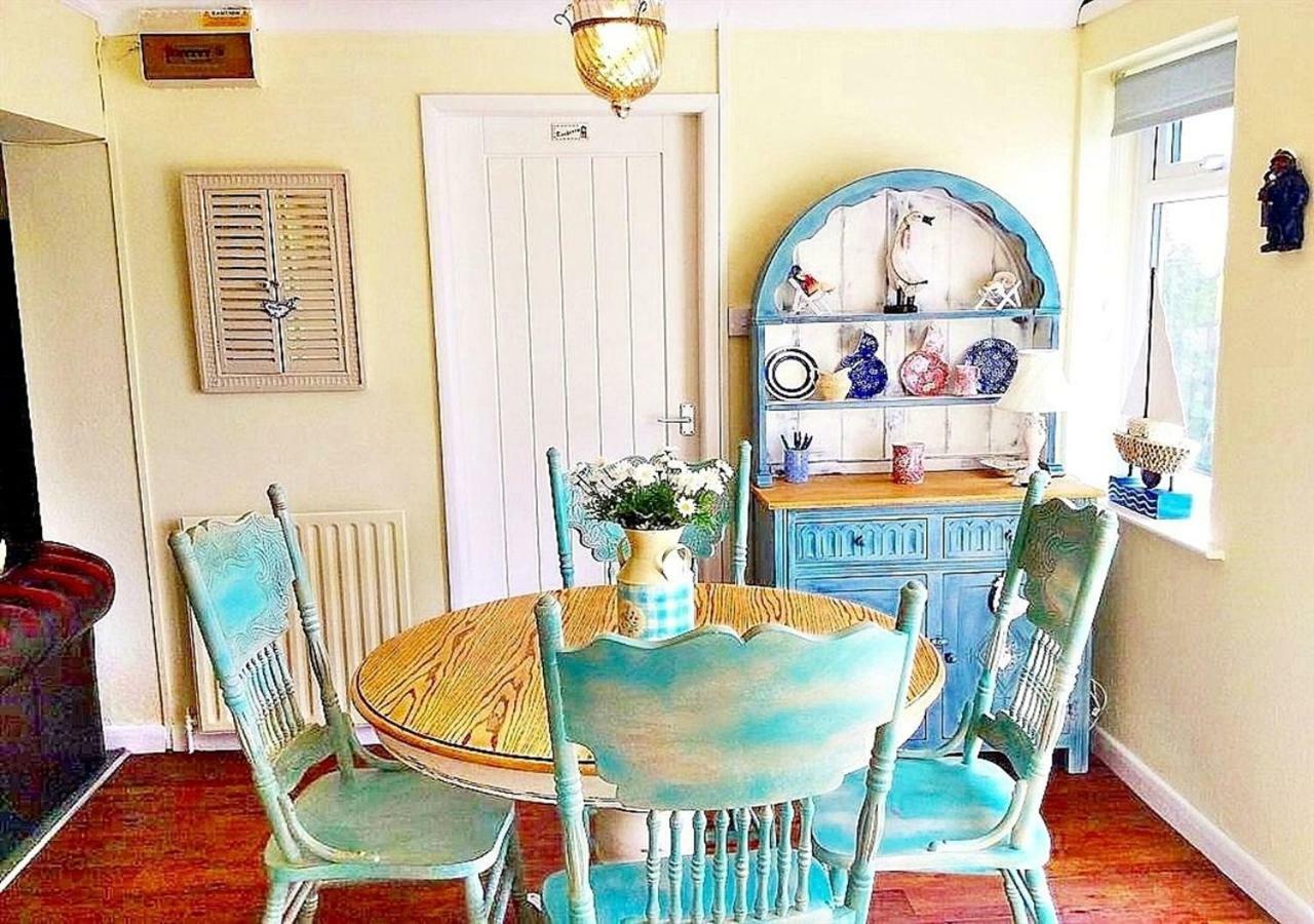Romantic Lakeside Cottage By The Beach! With Super Cosy Log Burner! The Perfect Escape To Your Home From Home By The Sea! So Relaxing - You Won'T Want To Leave! Pet Friendly! Mablethorpe Eksteriør billede